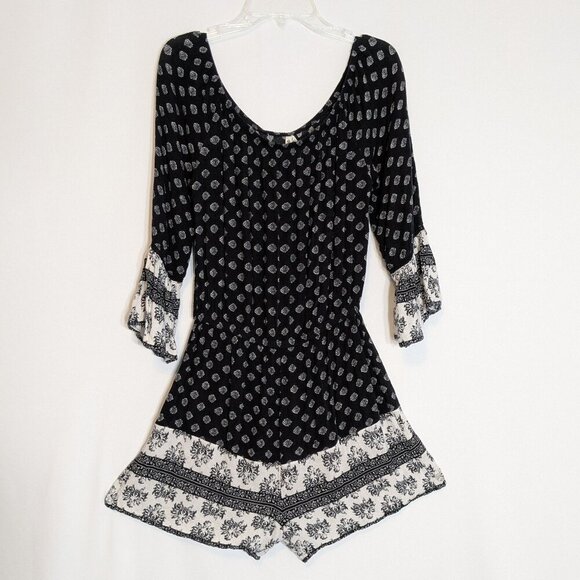 MUDD Black/White Paisley Crinkle Chiffon Pull-On Romper; Size XS - Picture 1 of 3